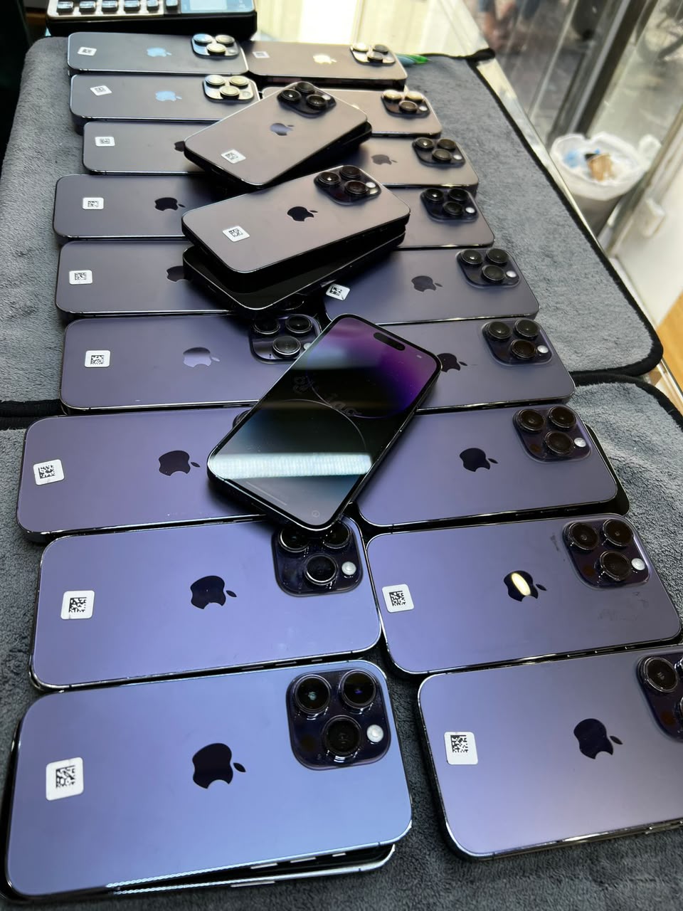 iPhones roses neufs